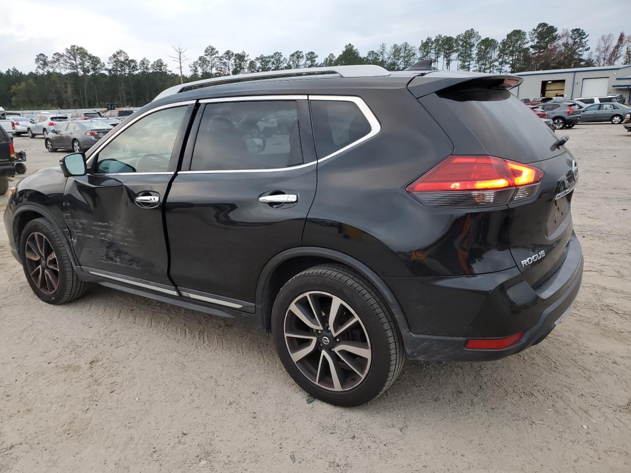 2017 Nissan Rogue - Image 2
