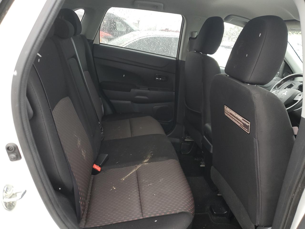 2018 Mitsubishi Outlander - Image 11