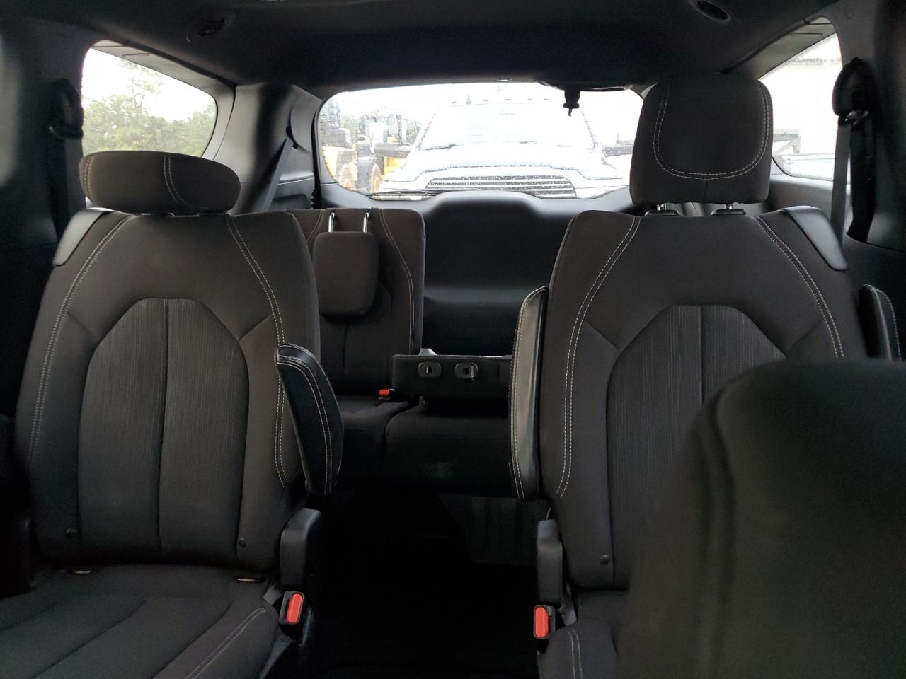 2018 Chrysler Pacifica - Image 10