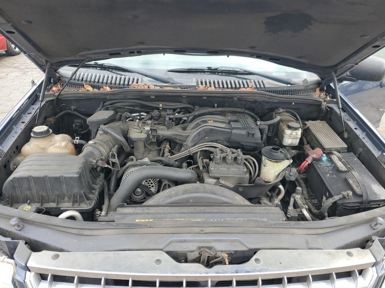 2005 Ford Explorer - Image 13