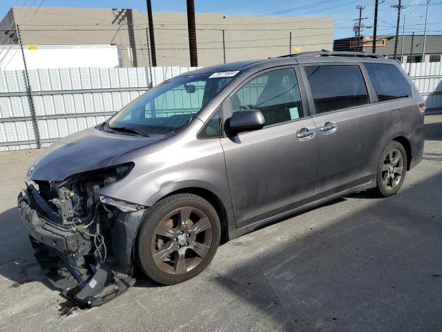 2016 Toyota Sienna Se zu verkaufen in Sun Valley, CA - Front End