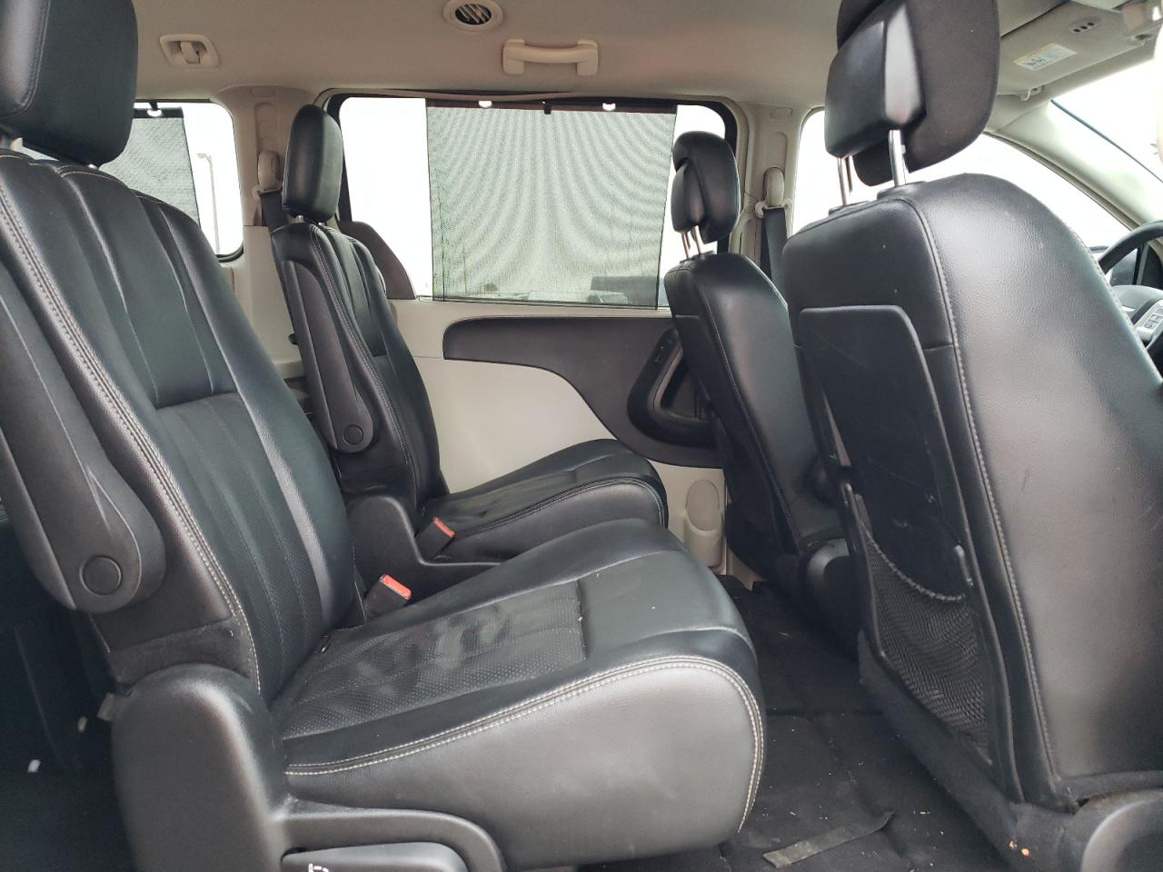 2015 Chrysler Town & Country - Image 12