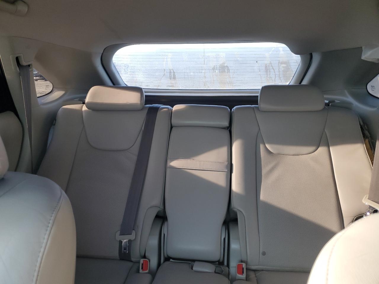 2010 Lexus RX - Image 10