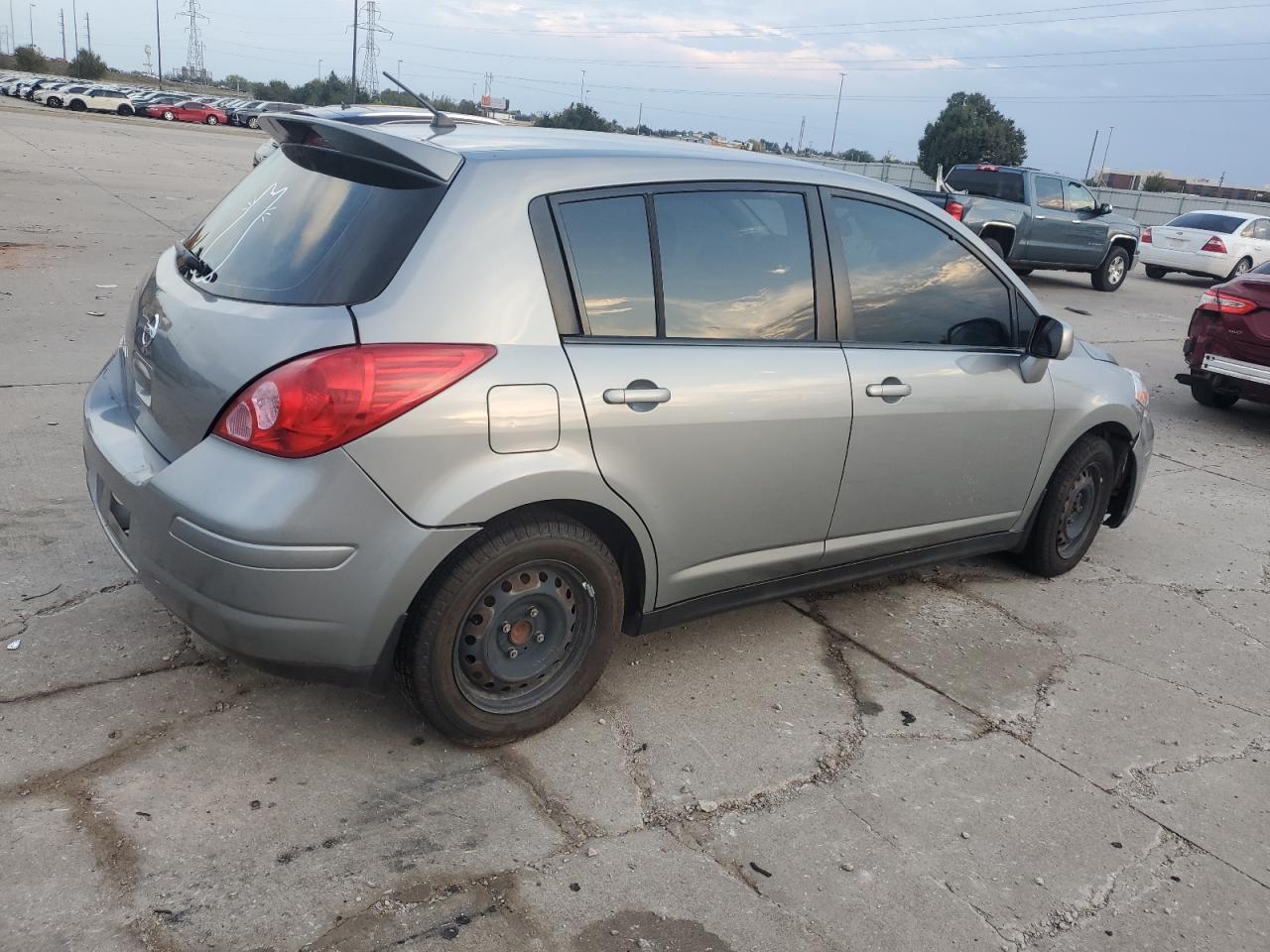 2009 Nissan Versa - Image 3