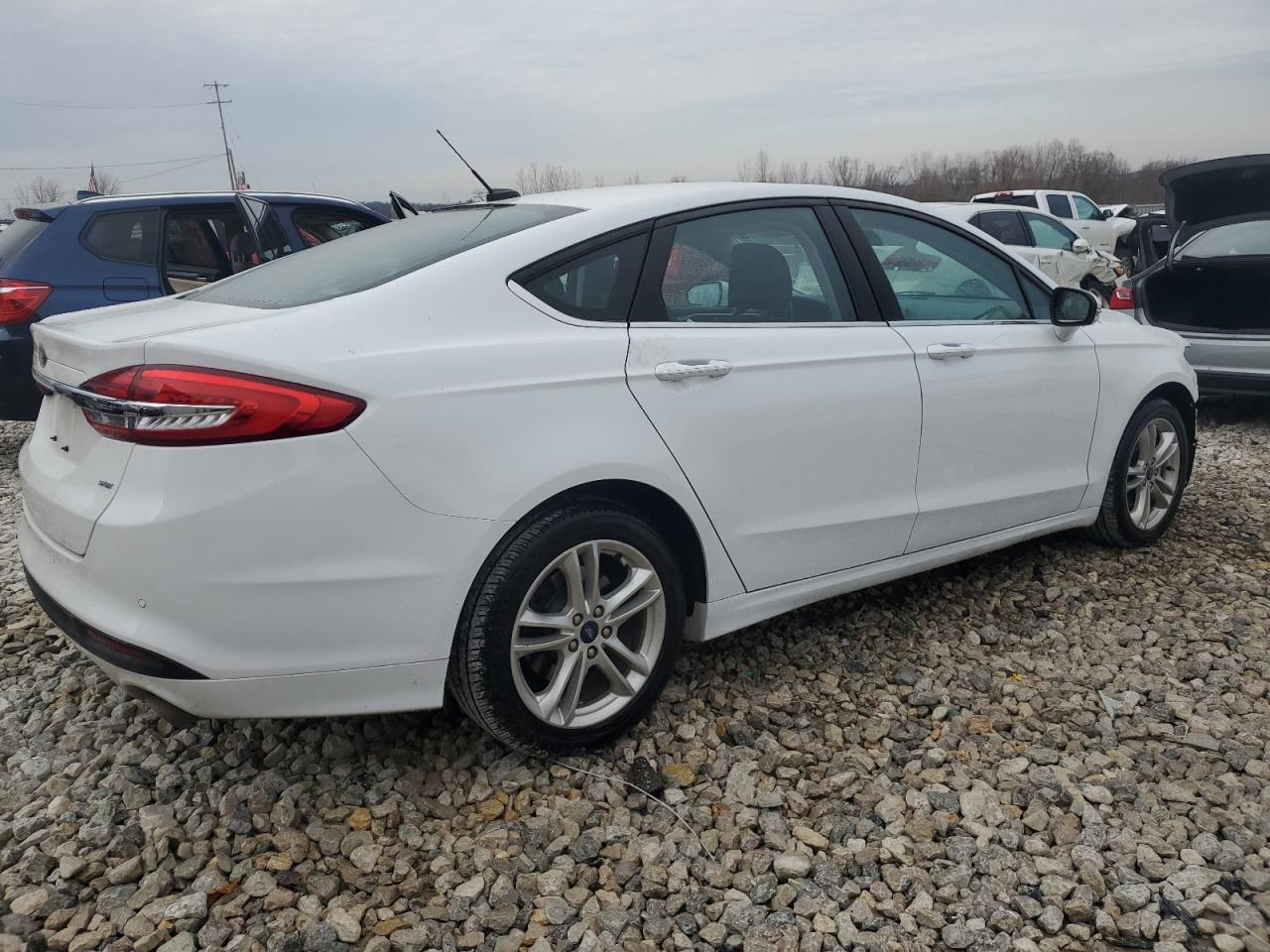 VIN 3FA6P0H75JR273272 2018 FORD FUSION no.3