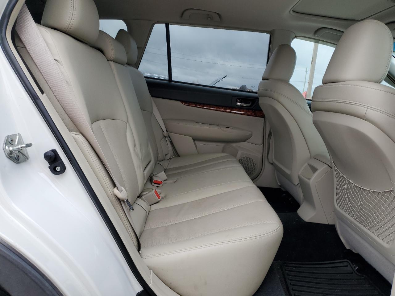 2011 Subaru Outback - Image 11