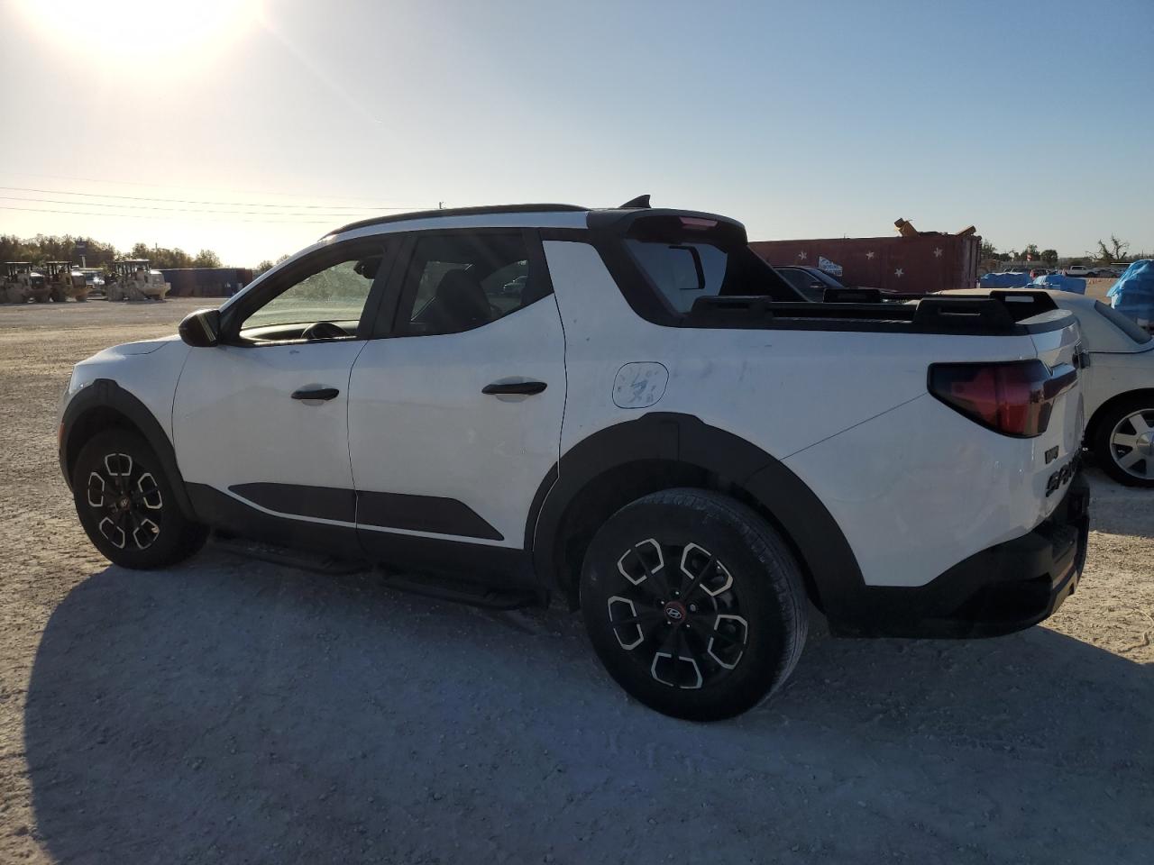 2024 Hyundai Santa Cruz - Image 2
