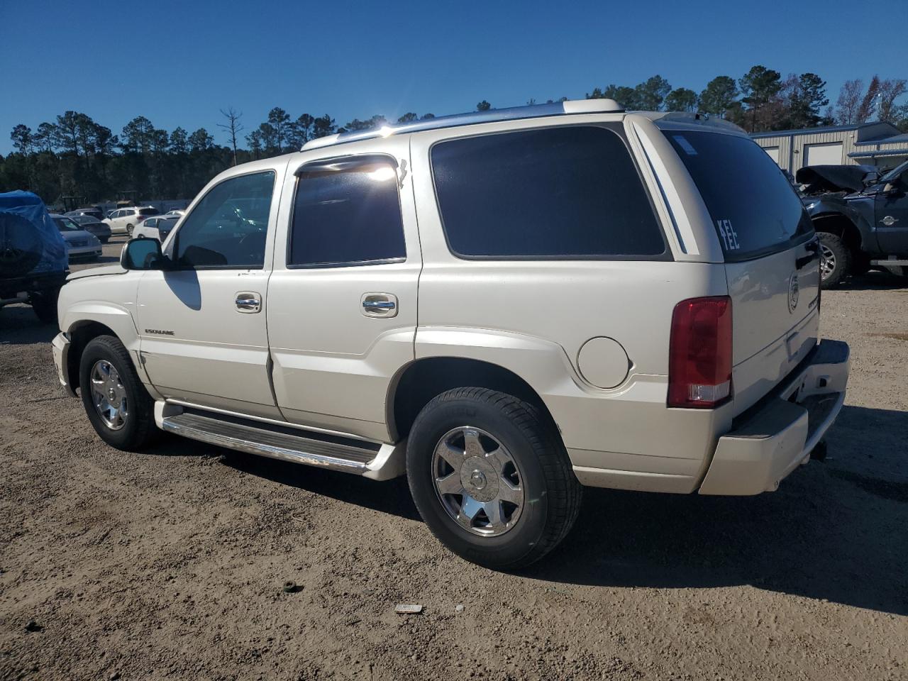 2004 Cadillac Escalade - Image 2