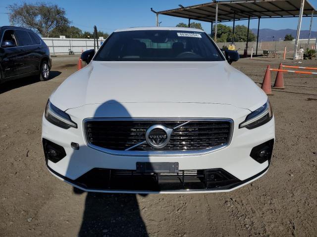  VOLVO S60 2020 Белы