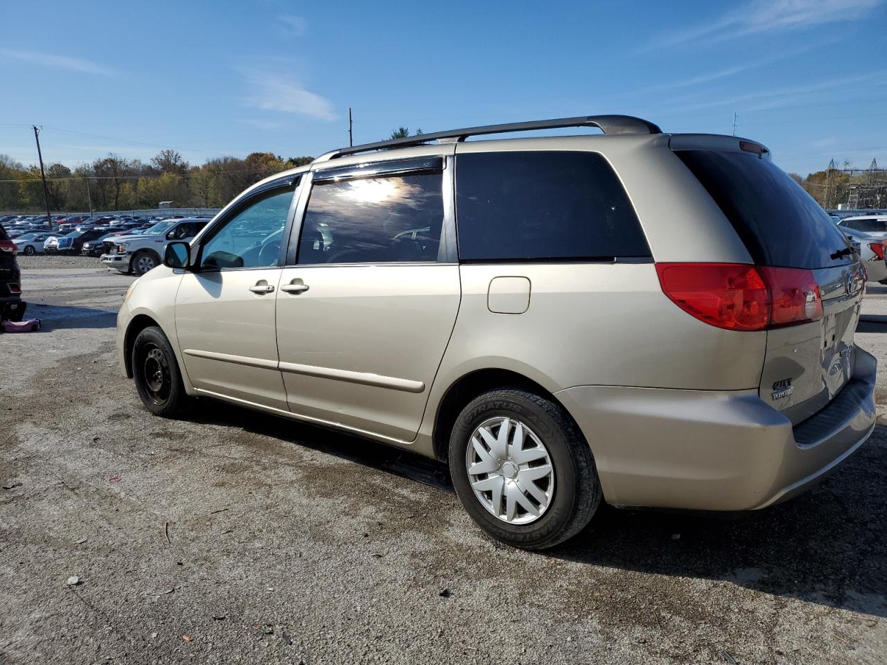 2009 Toyota Sienna - Image 2