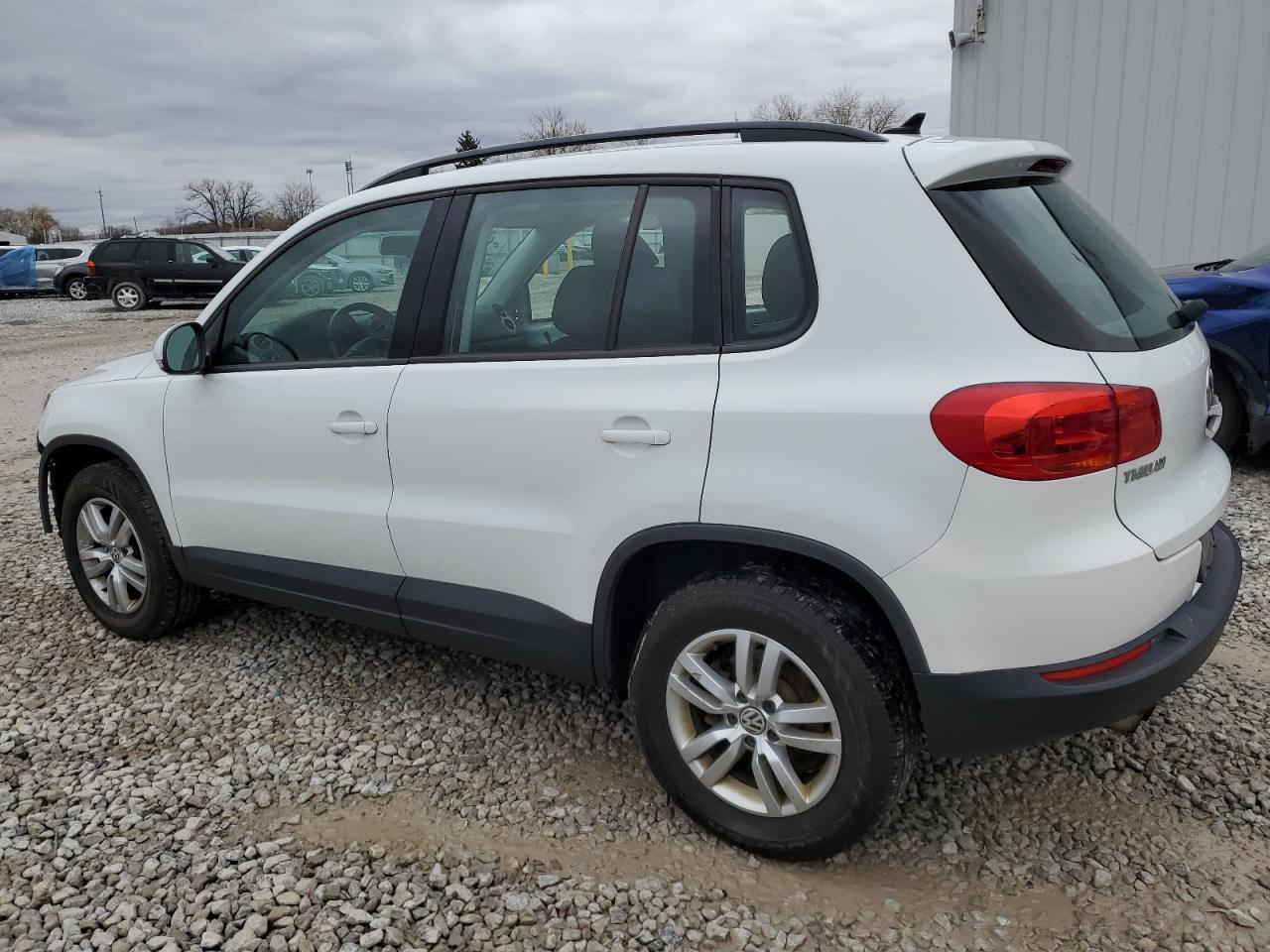 2015 Volkswagen Tiguan - Image 2
