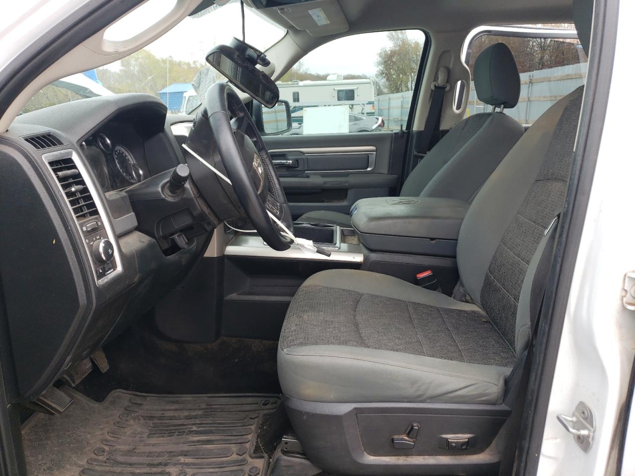 2015 RAM 1500 - Image 7