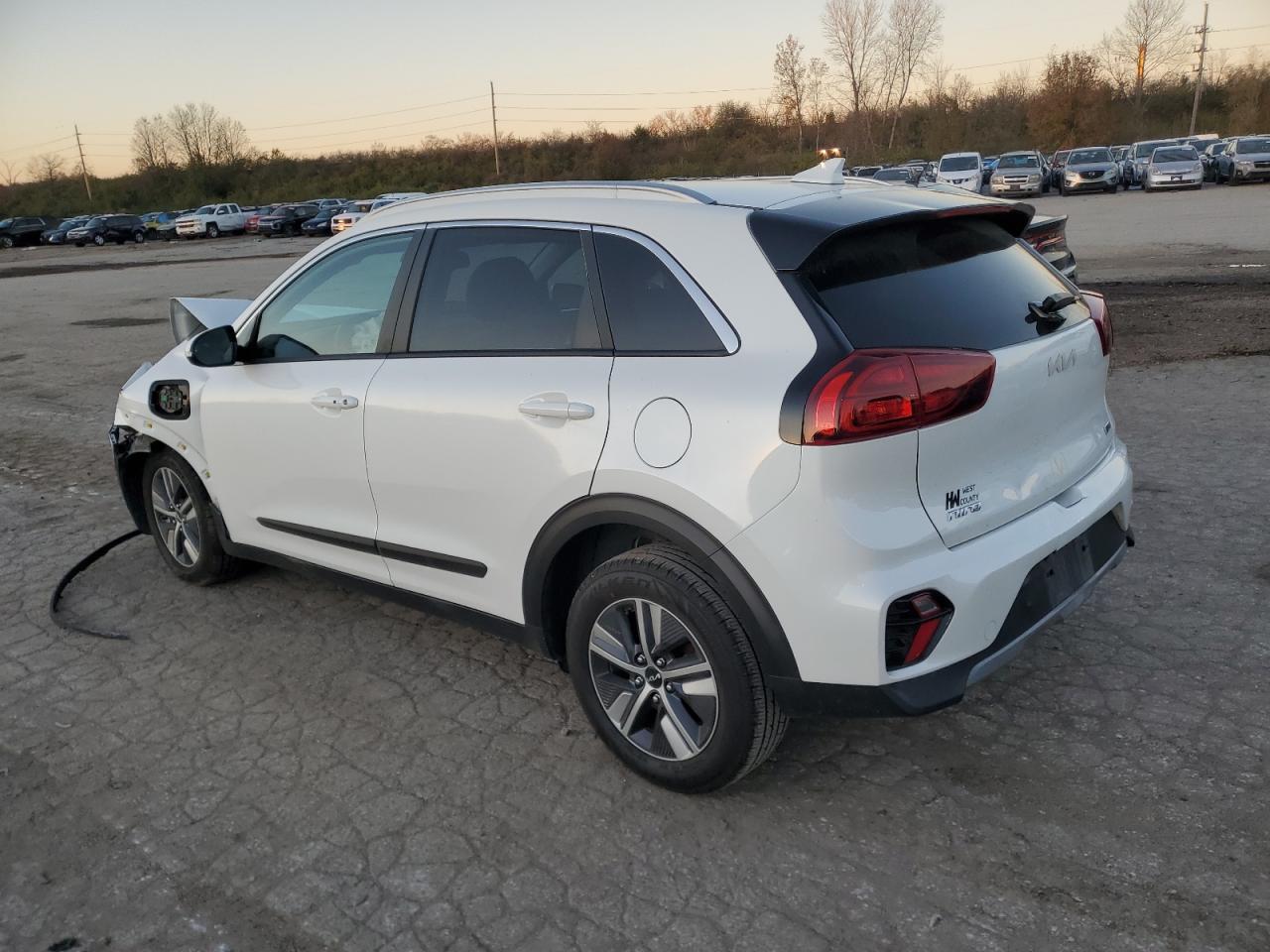 KNDCD3LD3N5540714 2022 KIA NIRO - Image 2