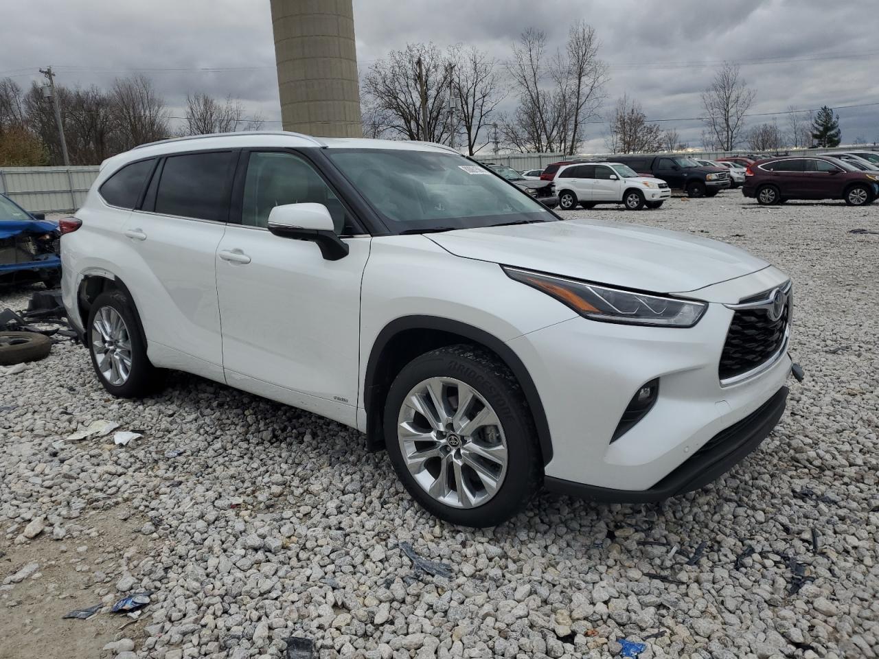 2022 Toyota Highlander - Image 4