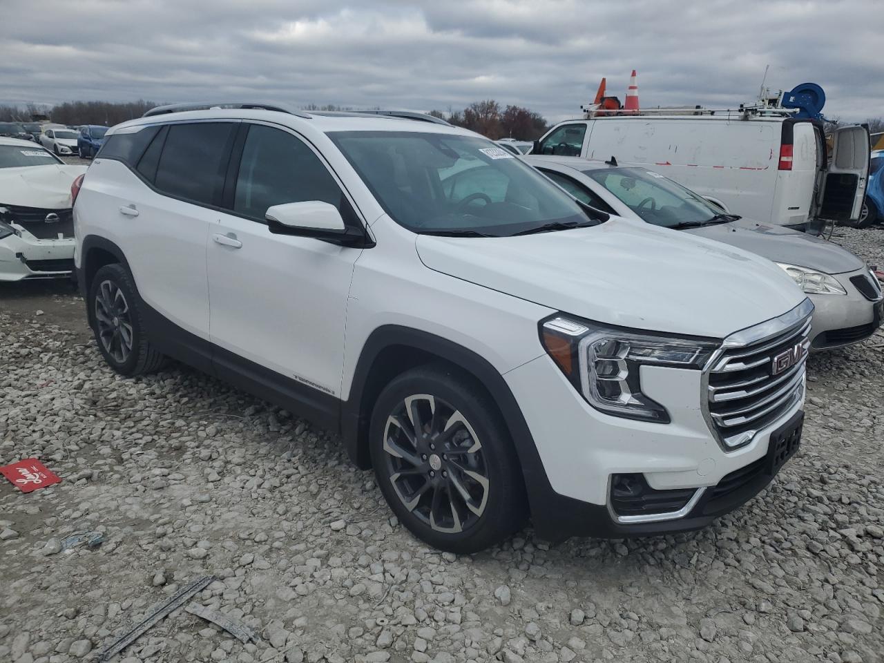 2022 GMC Terrain - Image 4