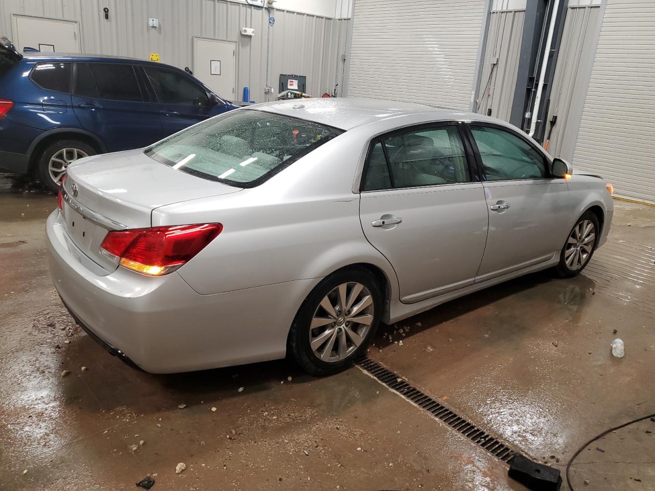 2011 Toyota Avalon - Image 3