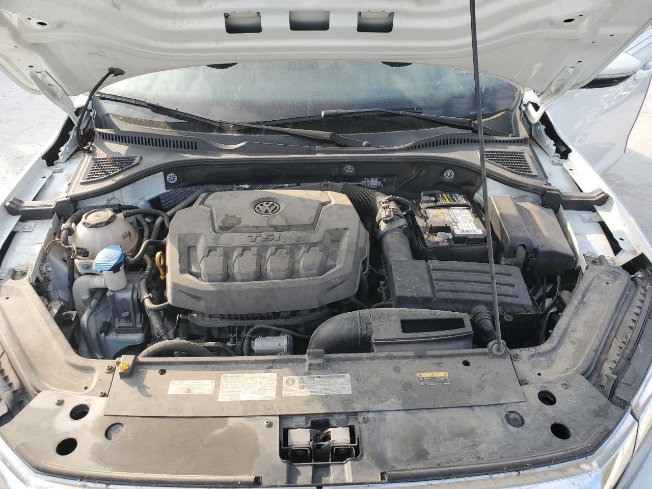 2020 Volkswagen Passat - Image 11