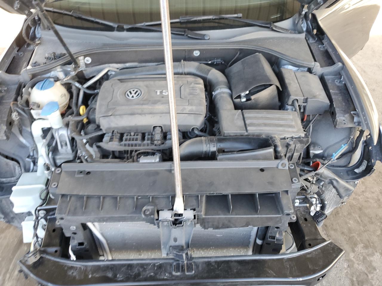 2015 Volkswagen Passat - Image 11