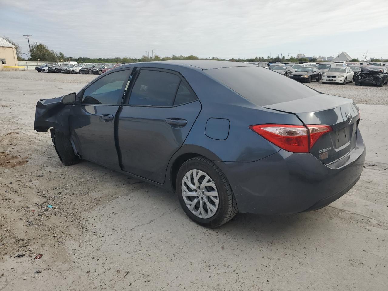 VIN 5YFBURHE6JP788601 2018 TOYOTA COROLLA no.2