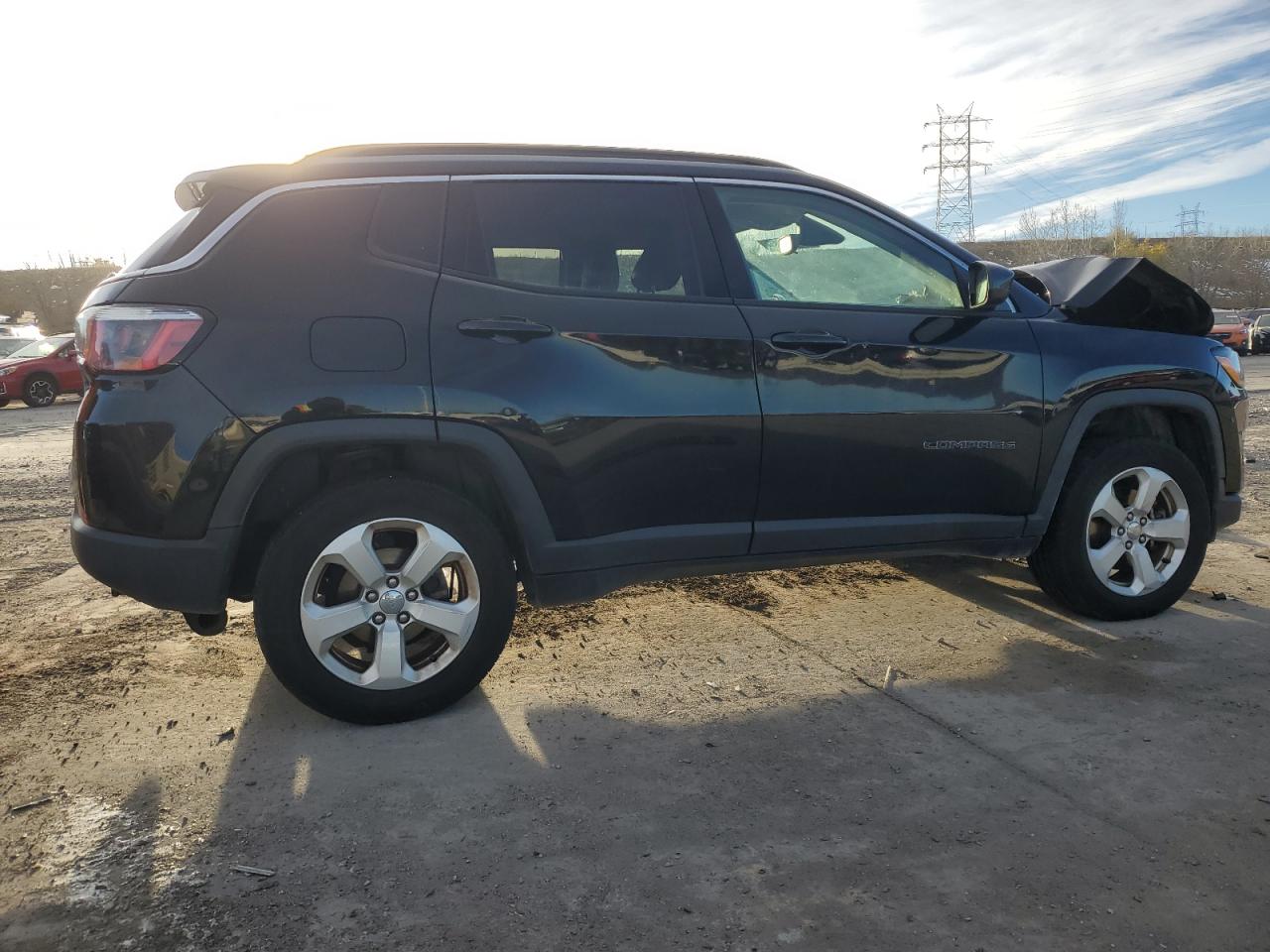 VIN 3C4NJDBB4HT680329 2017 JEEP COMPASS no.3