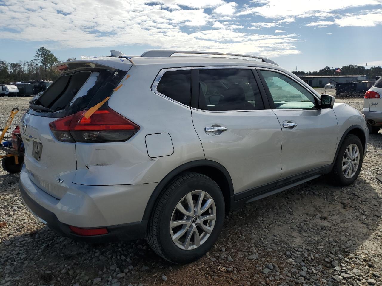 2017 Nissan Rogue - Image 3