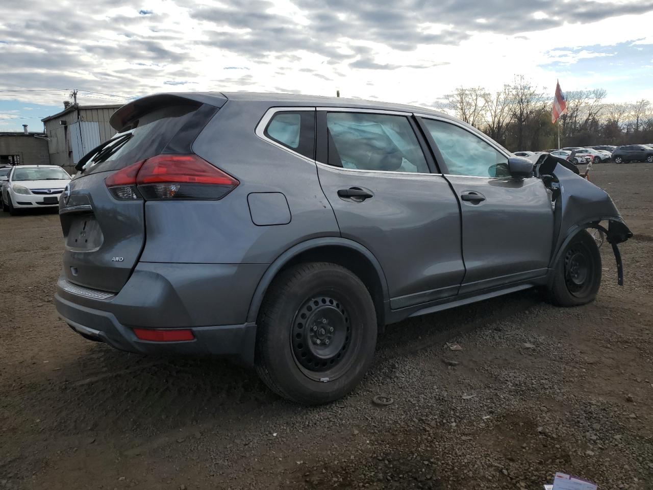 2017 Nissan Rogue - Image 3