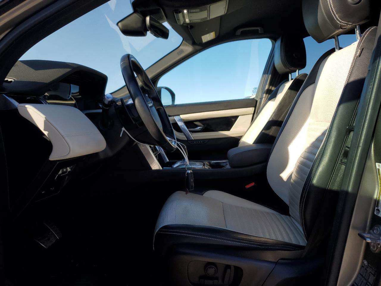 2020 Land Rover Discovery - Image 7