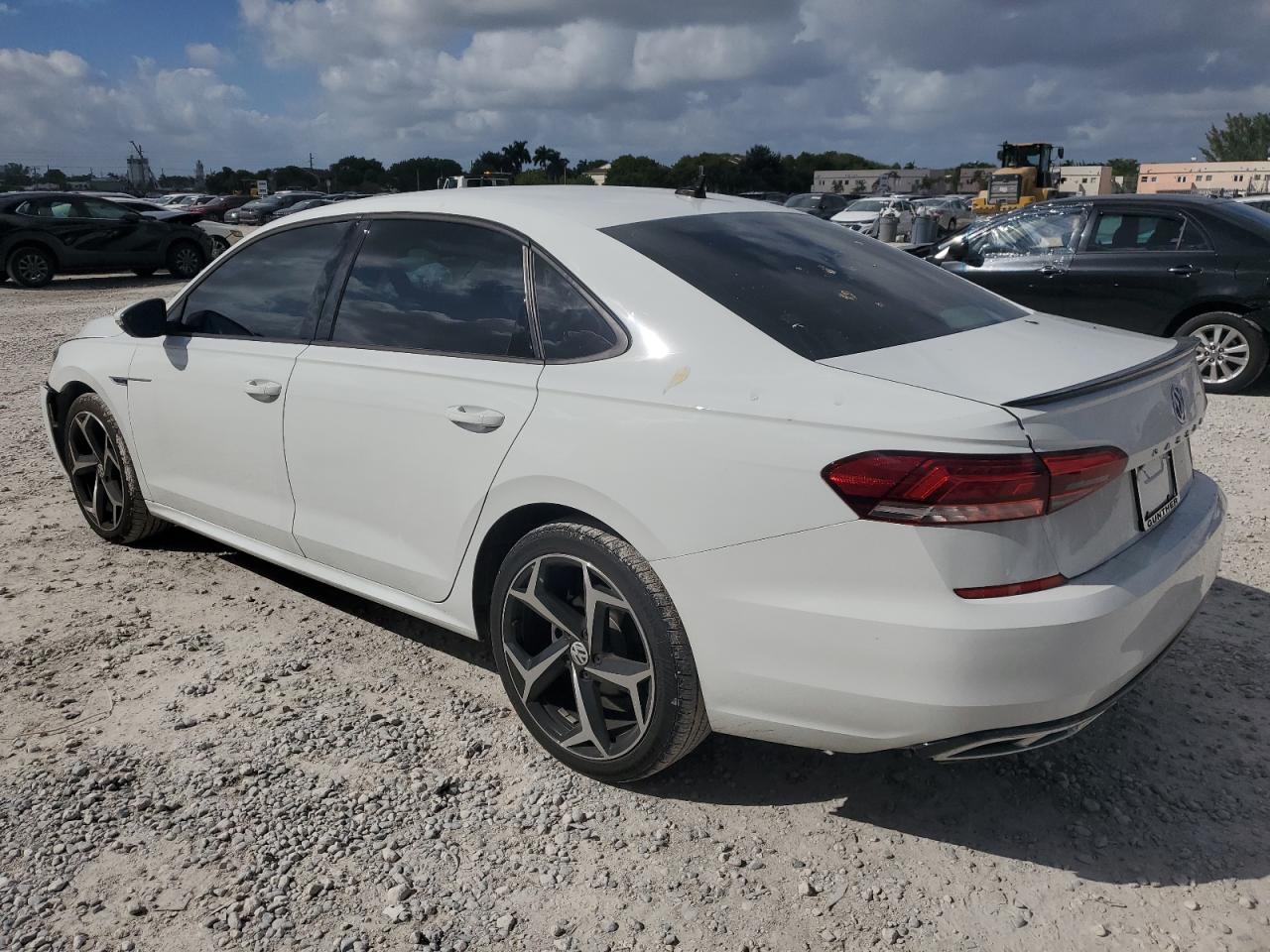 2020 Volkswagen Passat - Image 2