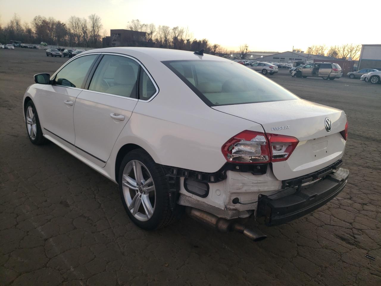 2014 Volkswagen Passat - Image 2