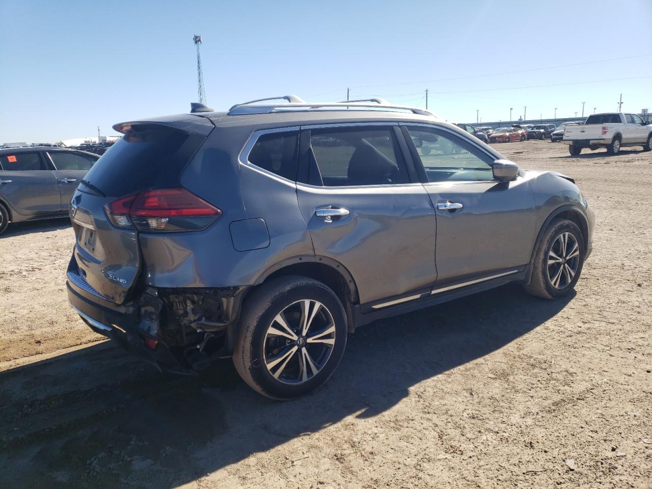 2017 Nissan Rogue - Image 3