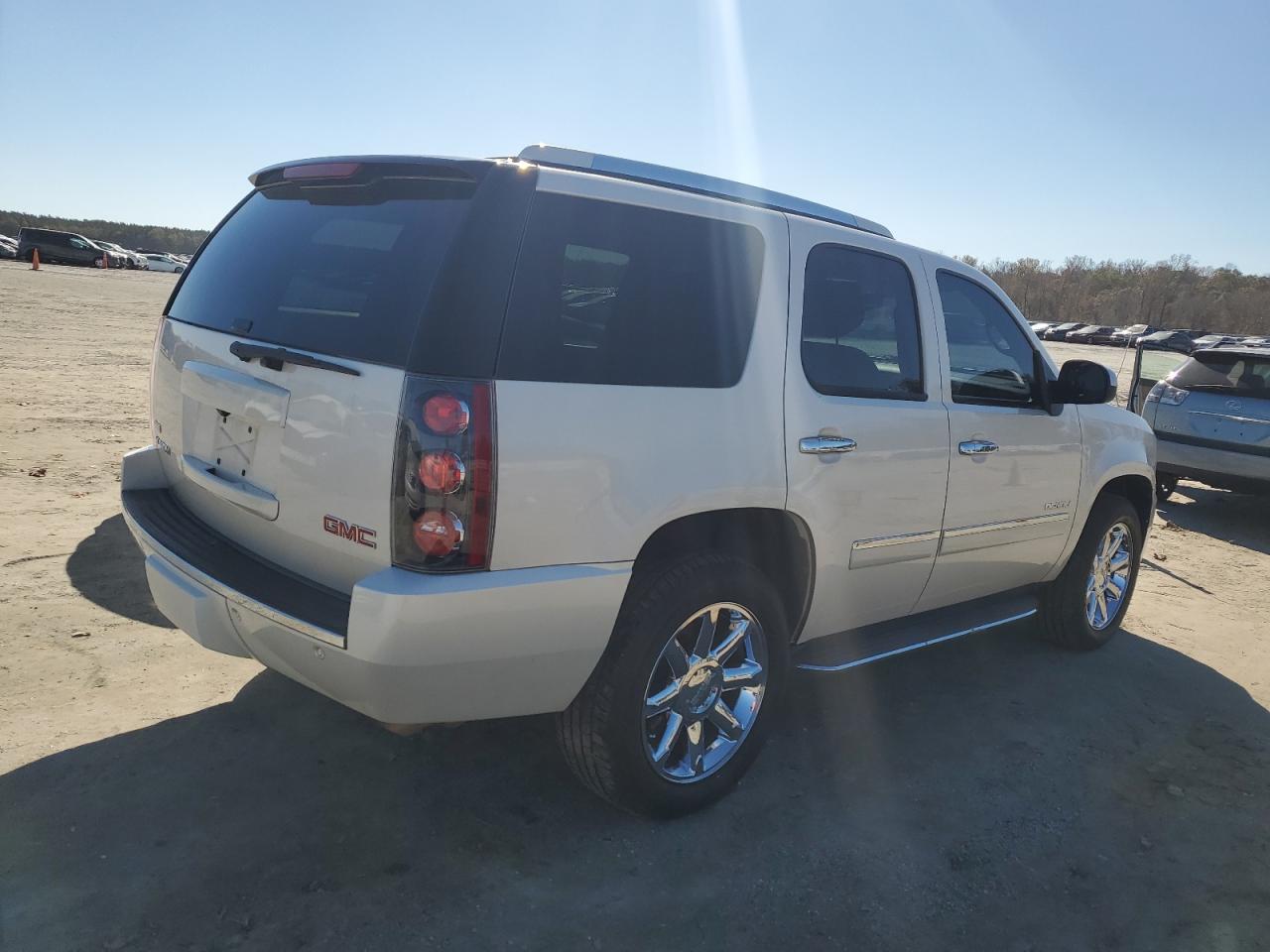 2012 GMC Yukon - Image 3