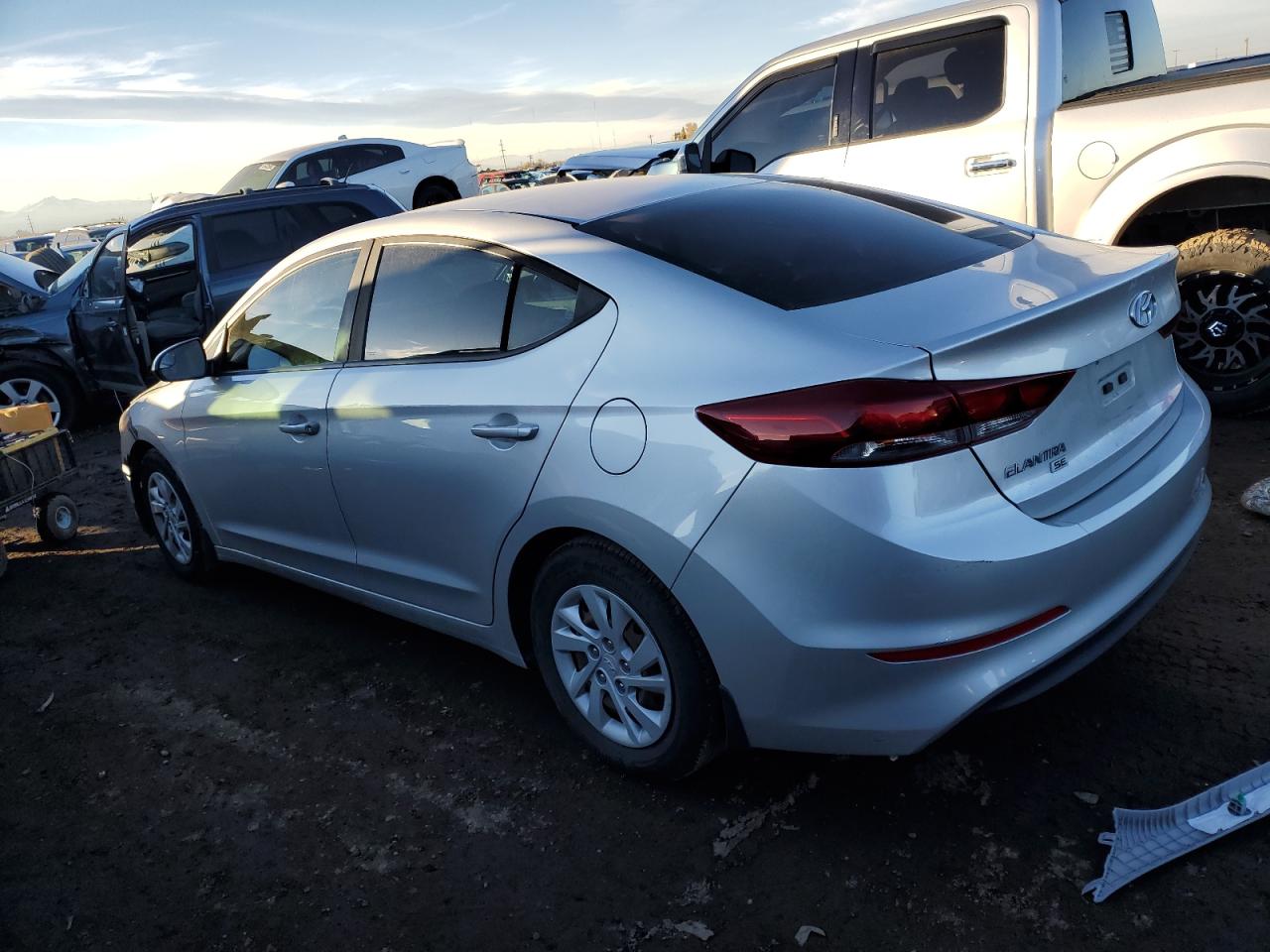 VIN 5NPD74LF5JH317765 2018 HYUNDAI ELANTRA no.2