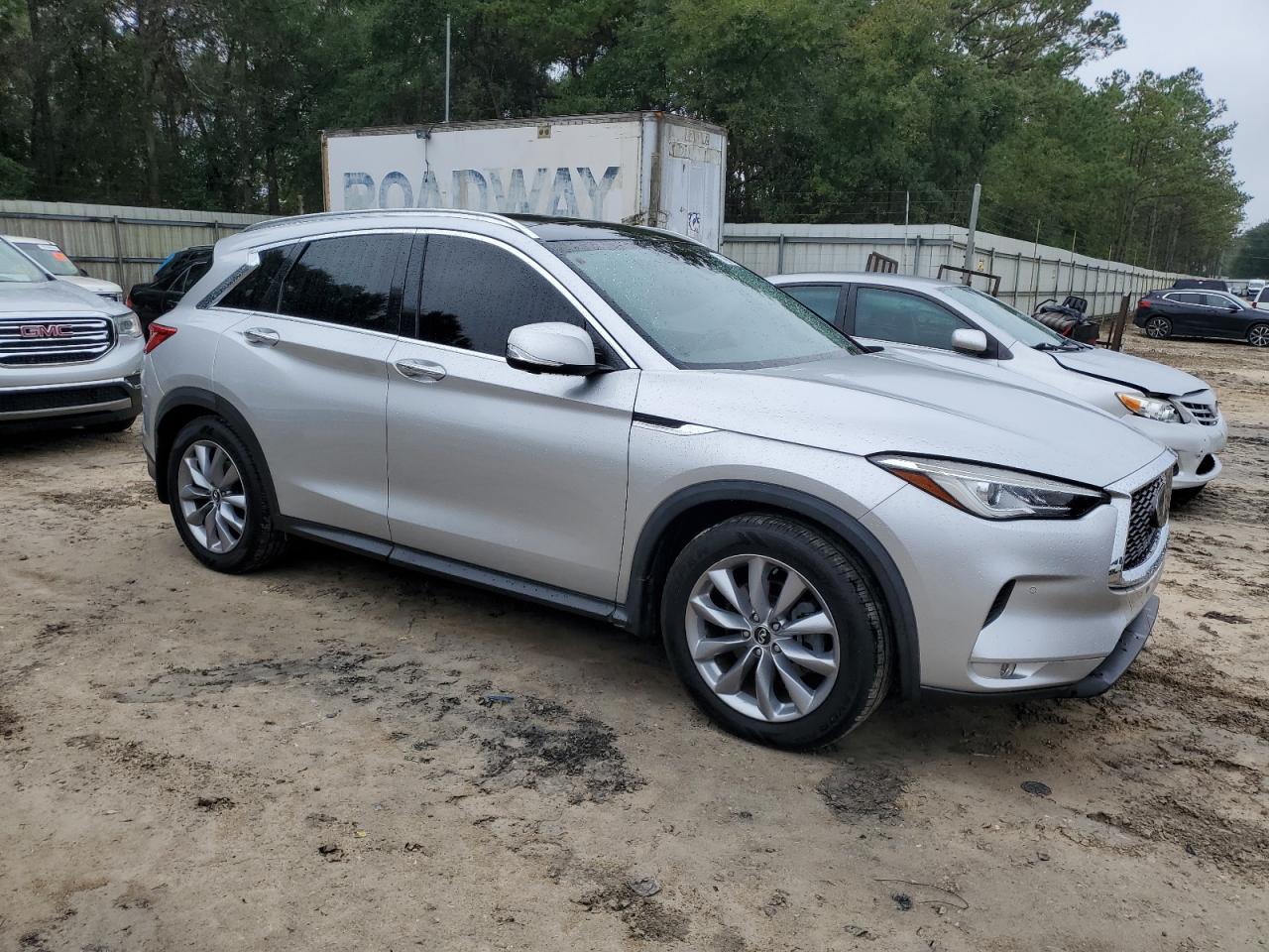 VIN 3PCAJ5M10KF133055 2019 INFINITI QX50 no.4