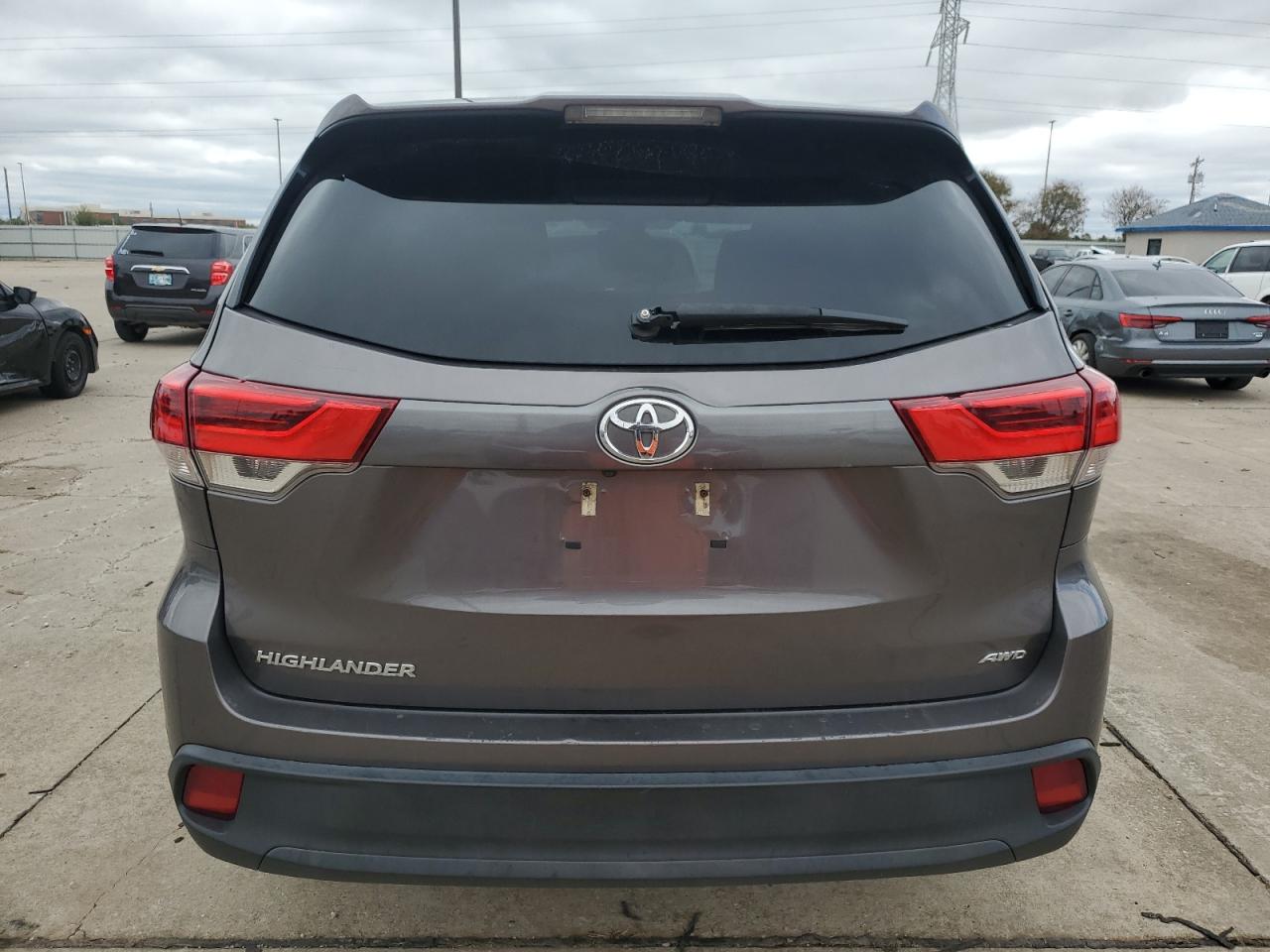 2019 Toyota Highlander Le VIN: 5TDBZRFH0KS981236 Lot: 75207054