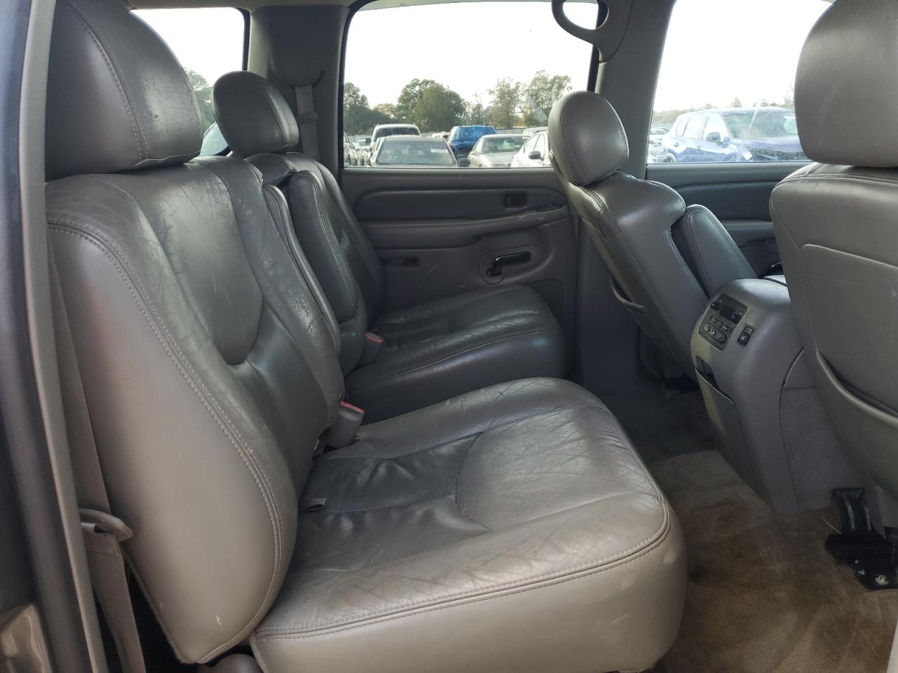2005 GMC Yukon - Image 10