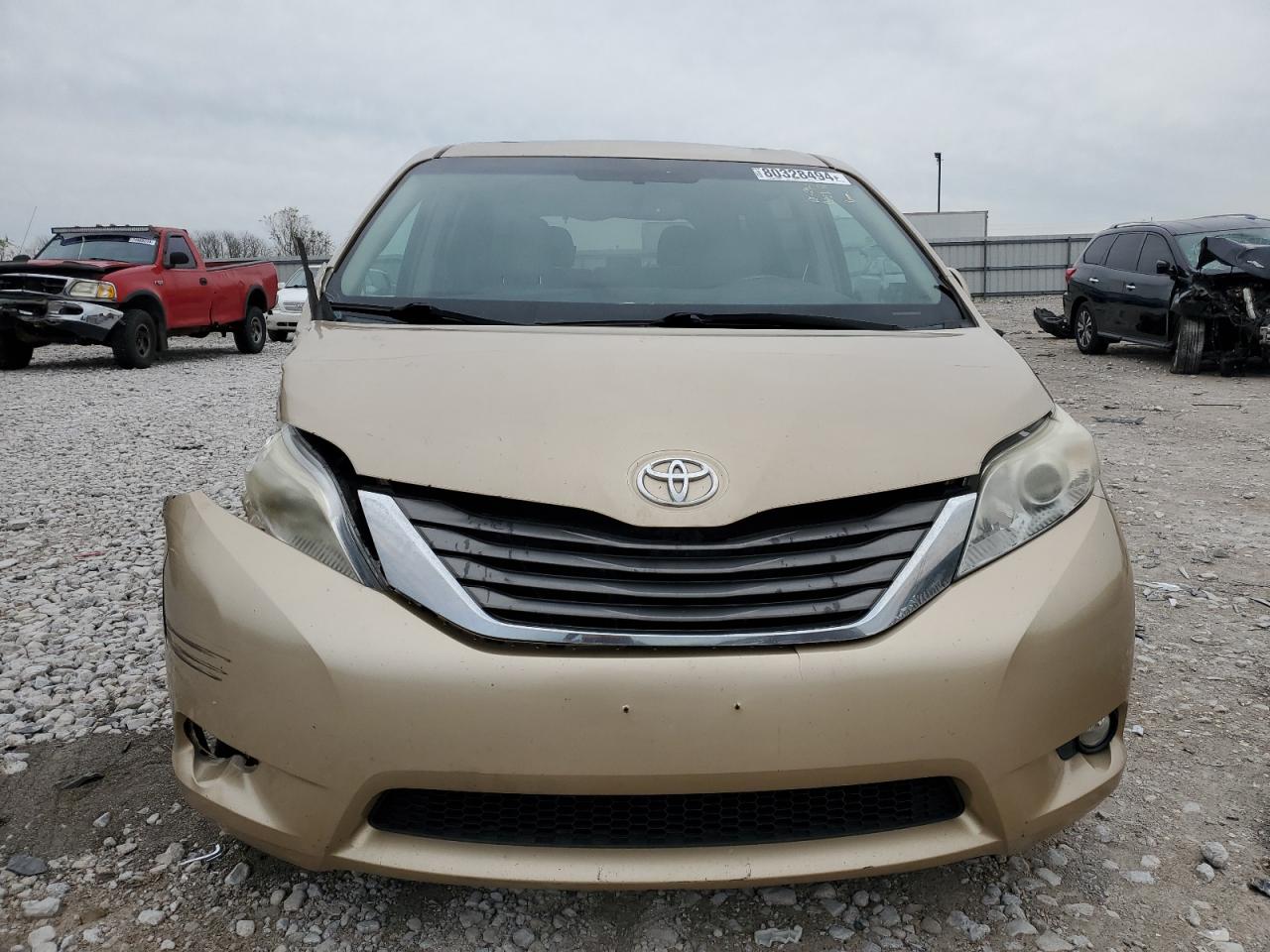 2011 Toyota Sienna - Image 5
