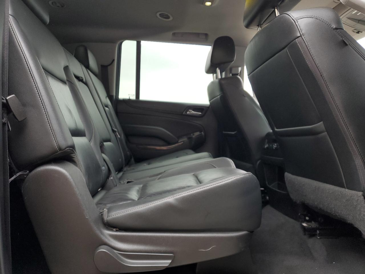2020 Chevrolet Suburban - Image 11