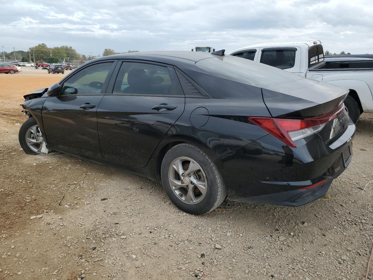 2022 Hyundai Elantra - Image 2