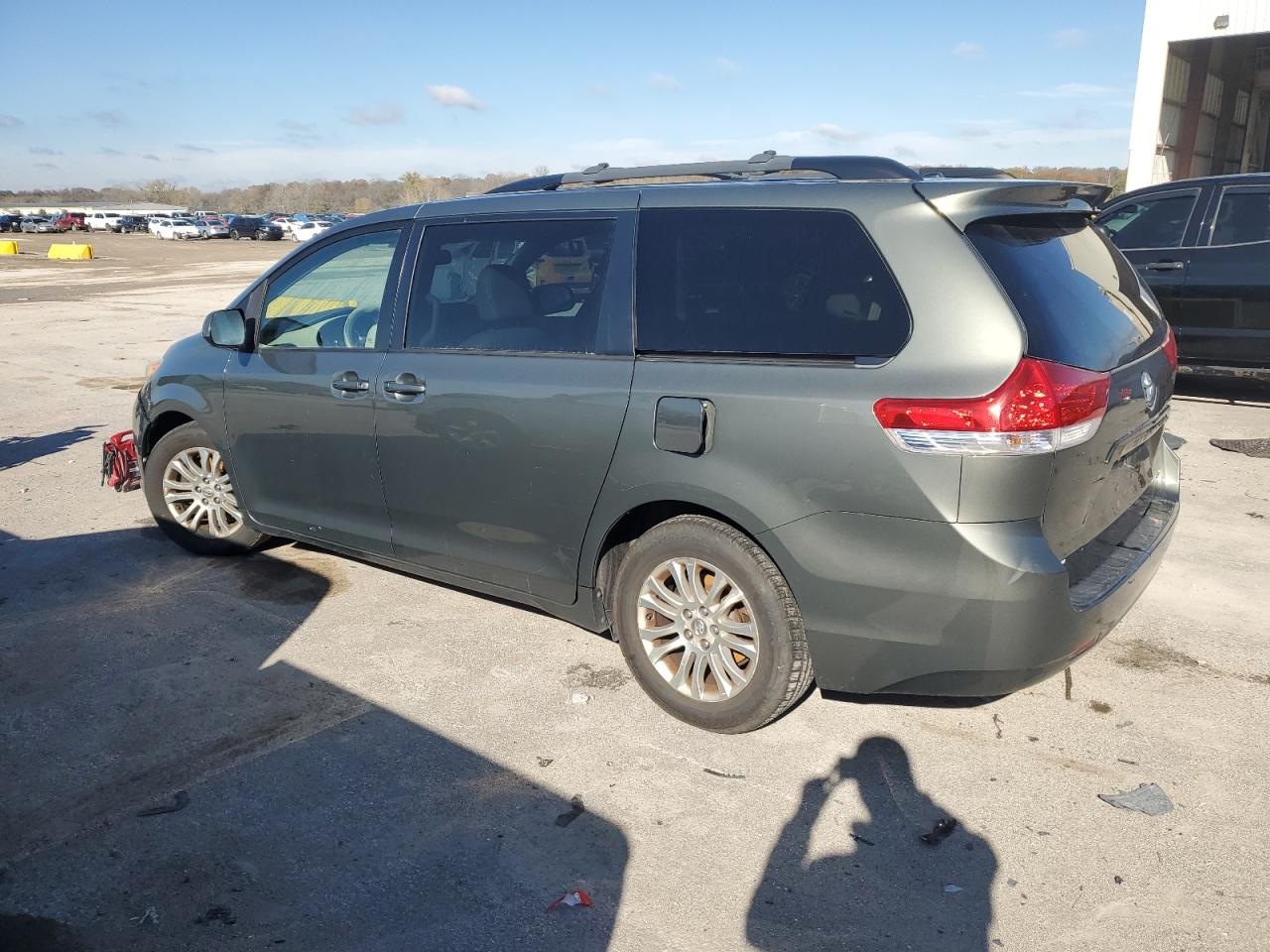 2011 Toyota Sienna - Image 2