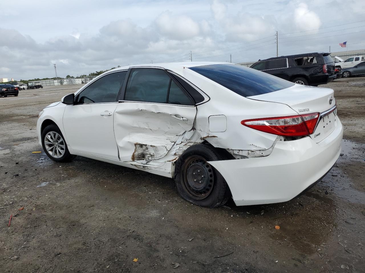 VIN 4T1BF1FK8GU507037 2016 TOYOTA CAMRY no.2