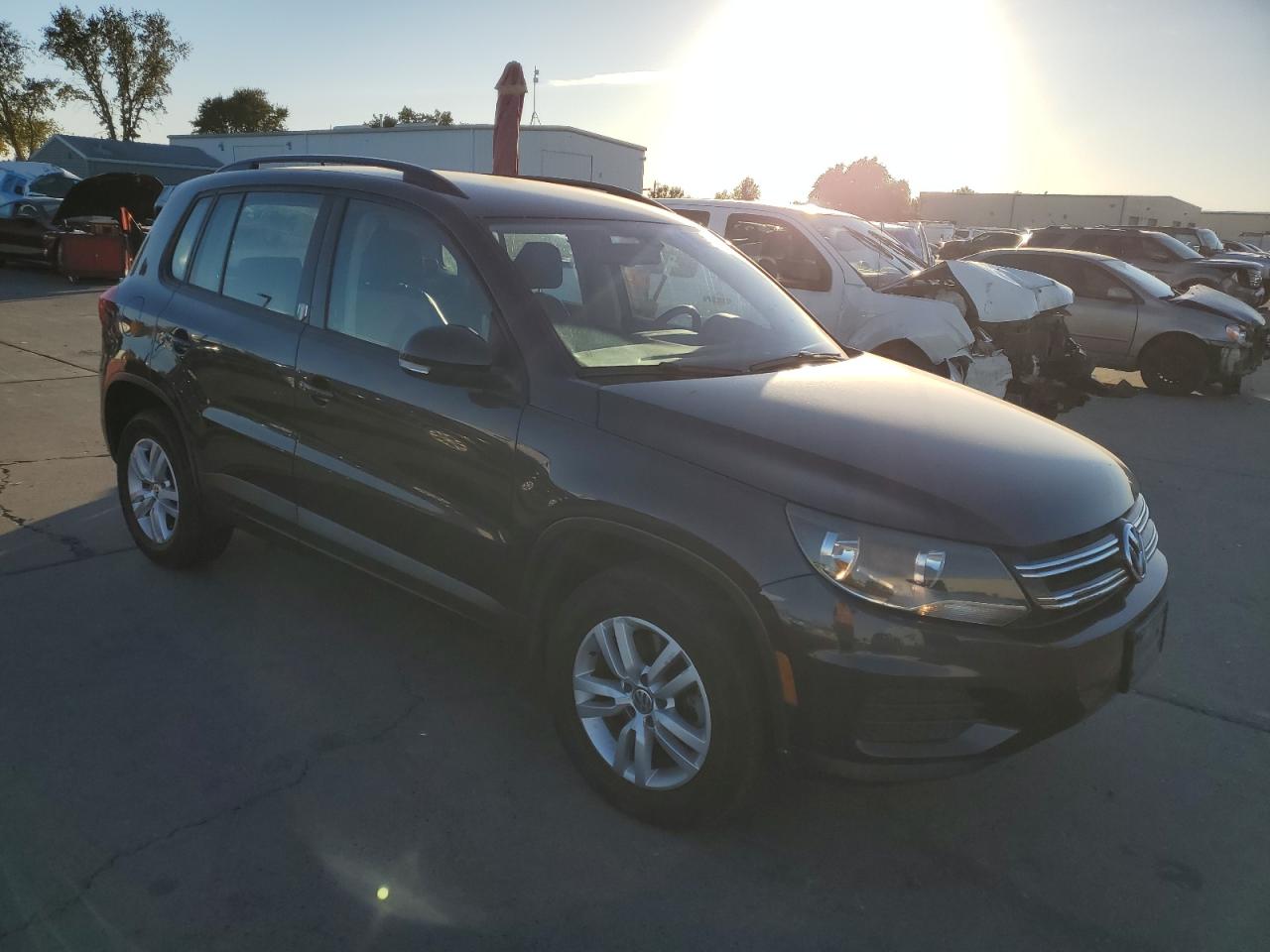 VIN WVGAV7AX0GW586311 2016 VOLKSWAGEN TIGUAN no.4