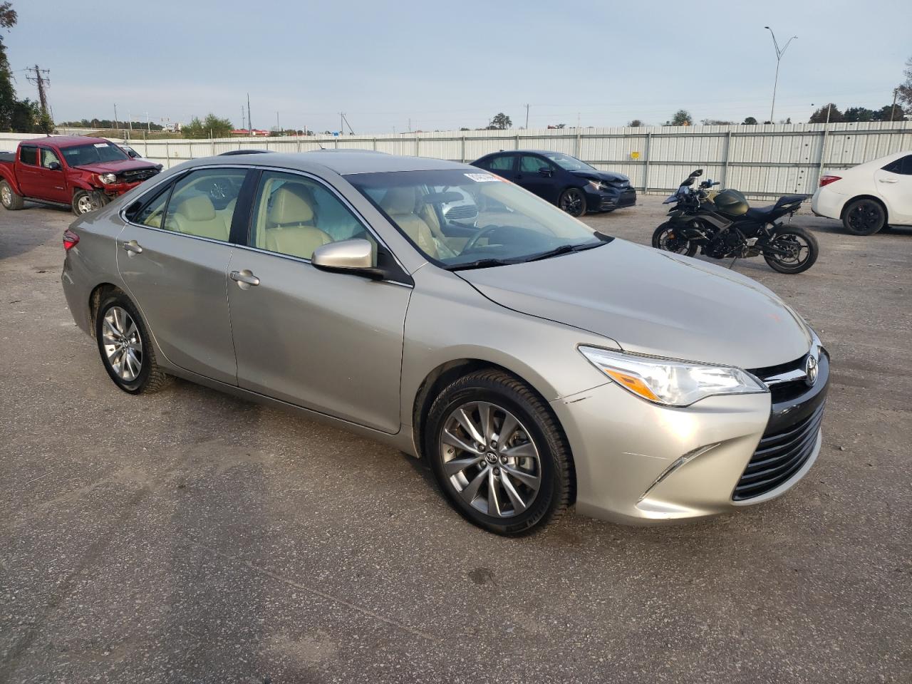 VIN 4T1BF1FK8HU318454 2017 TOYOTA CAMRY no.4