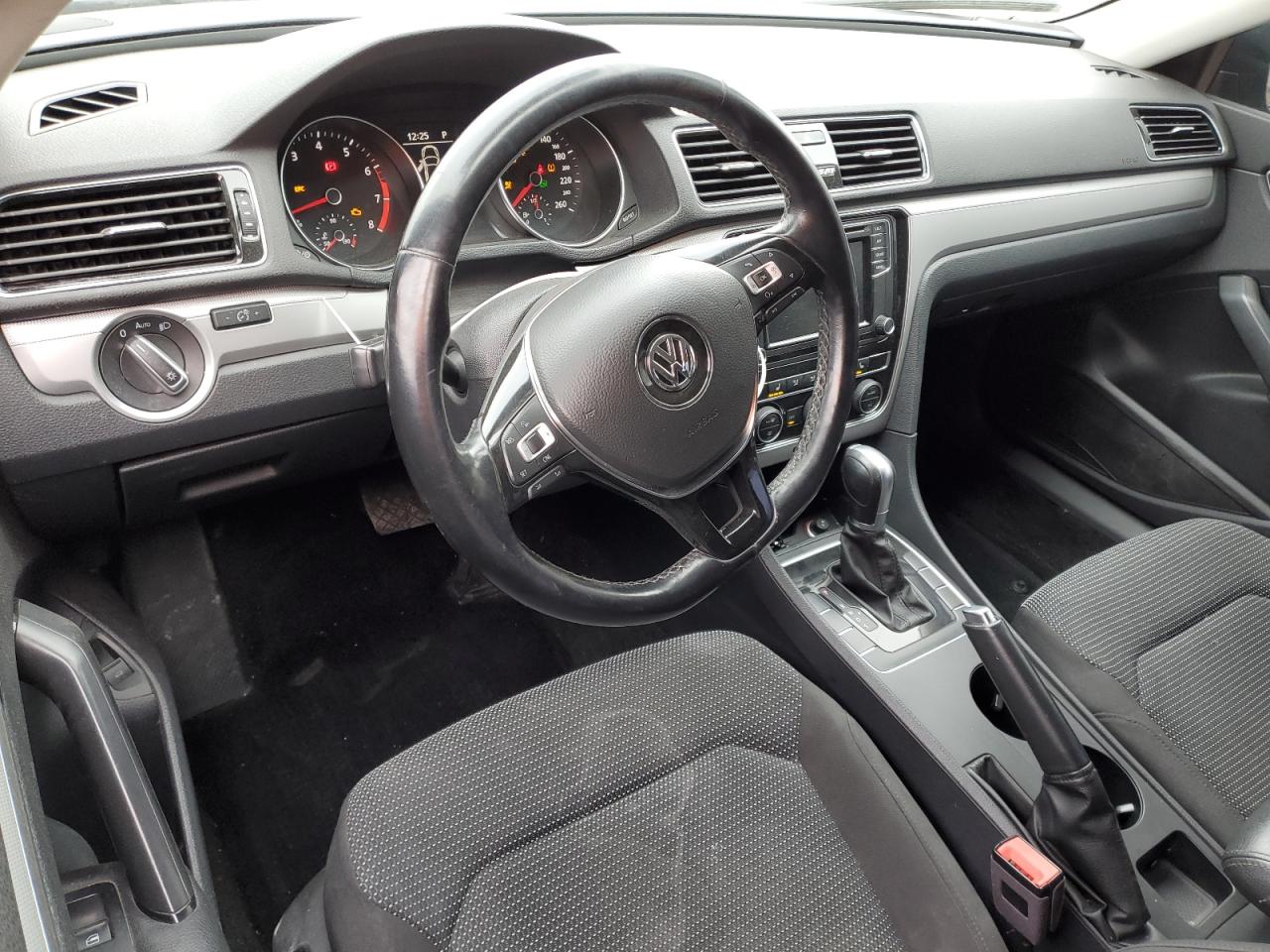 2018 Volkswagen Passat - Image 8