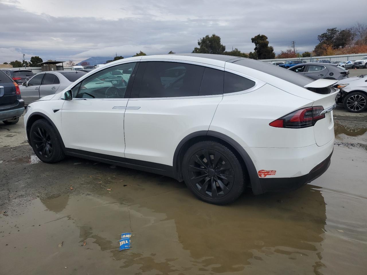 VIN 5YJXCBE25HF068335 2017 TESLA MODEL X no.2