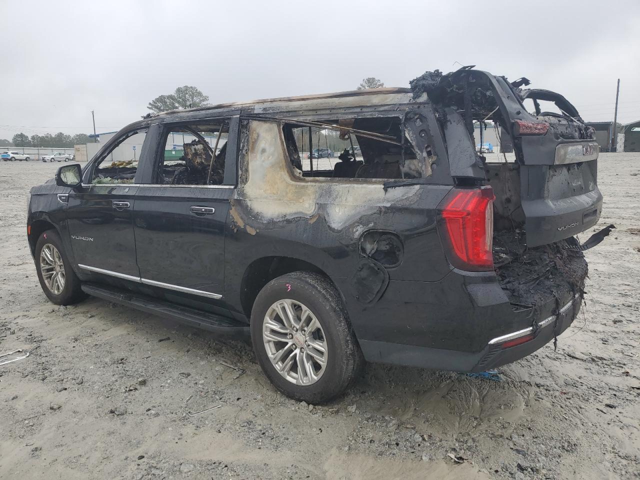 2021 GMC Yukon - Image 2