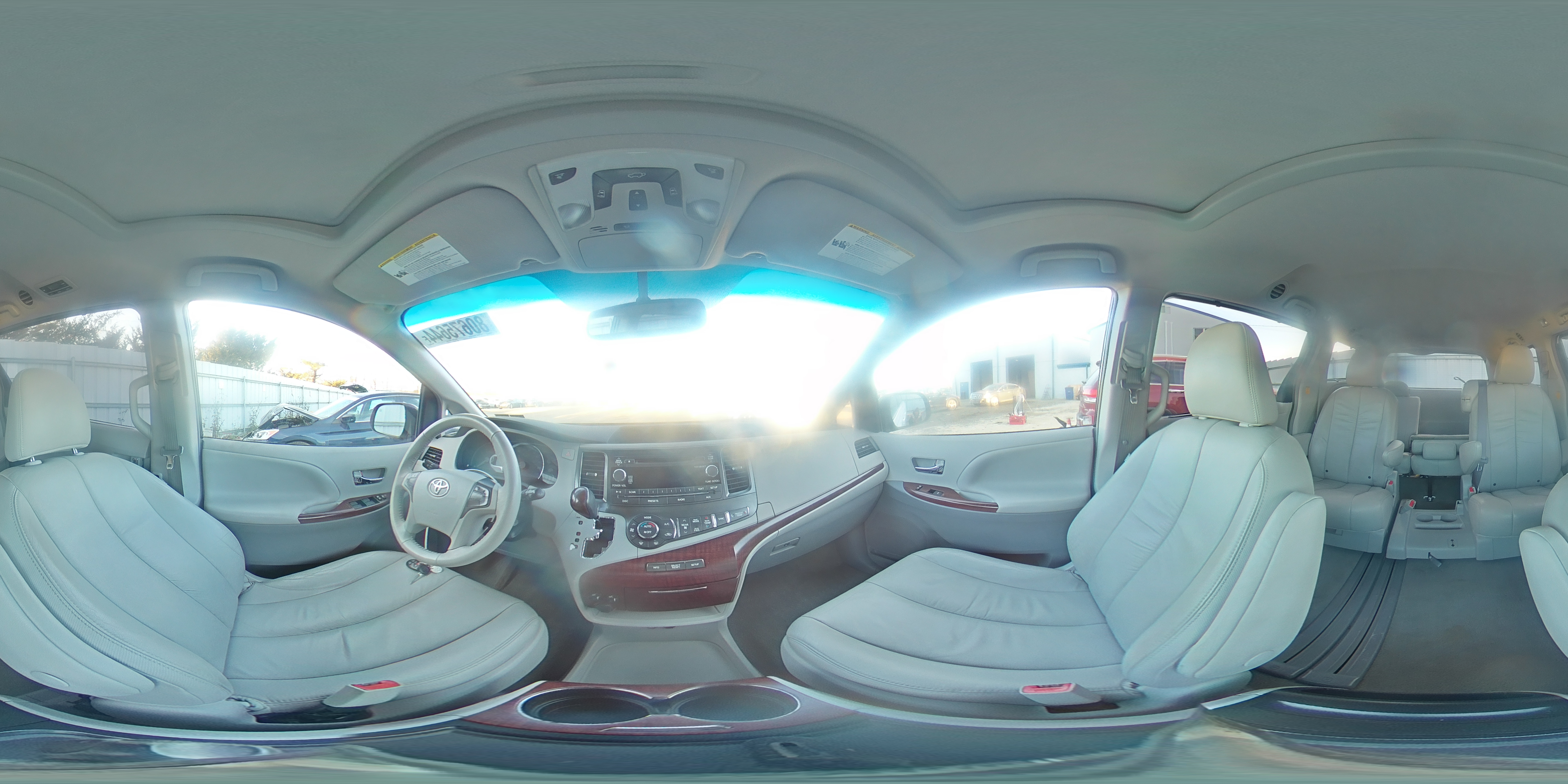 2012 Toyota Sienna - Image 13