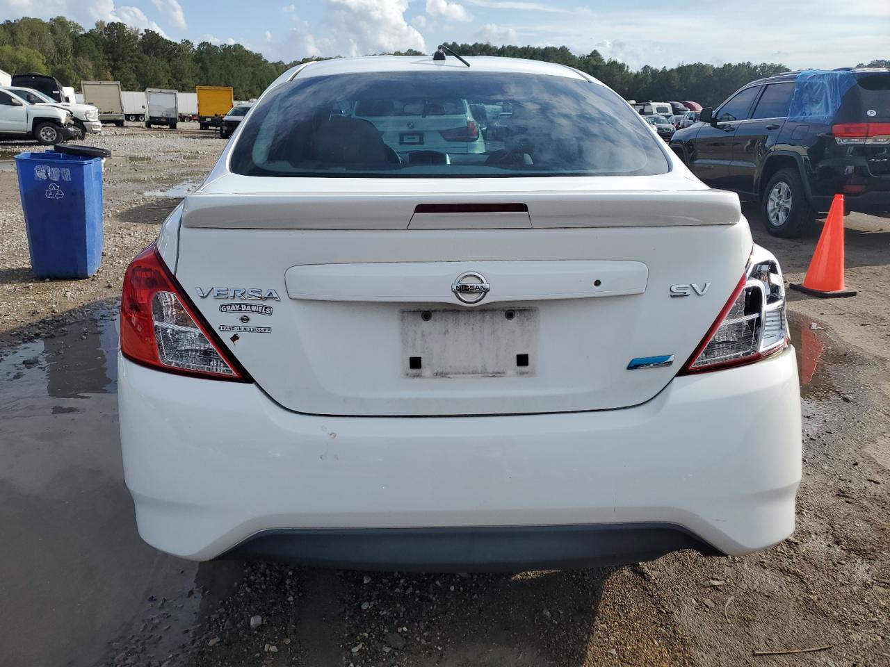 2015 Nissan Versa S VIN: 3N1CN7AP1FL901864 Lot: 79298874