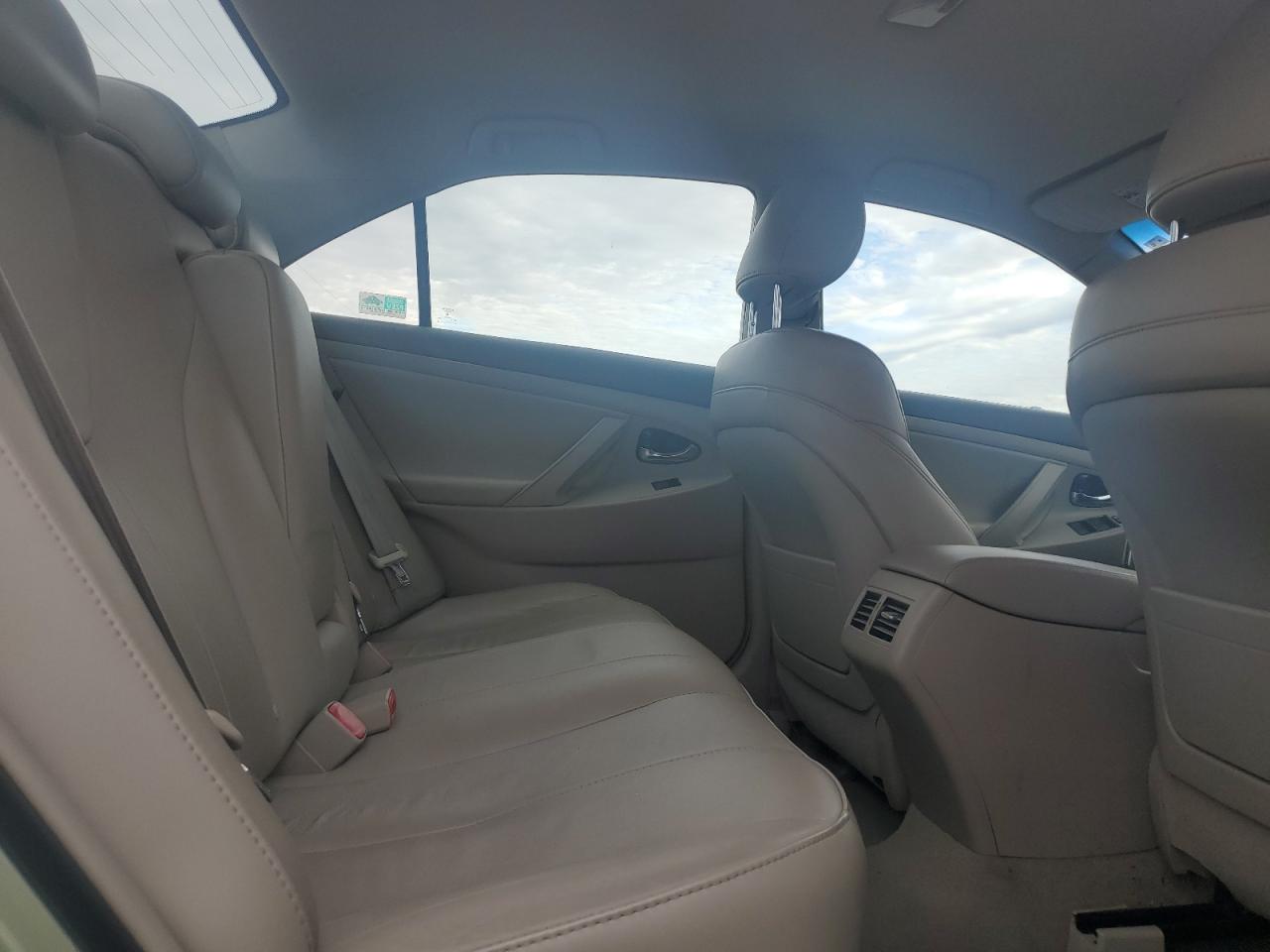 2009 Toyota Camry - Image 10