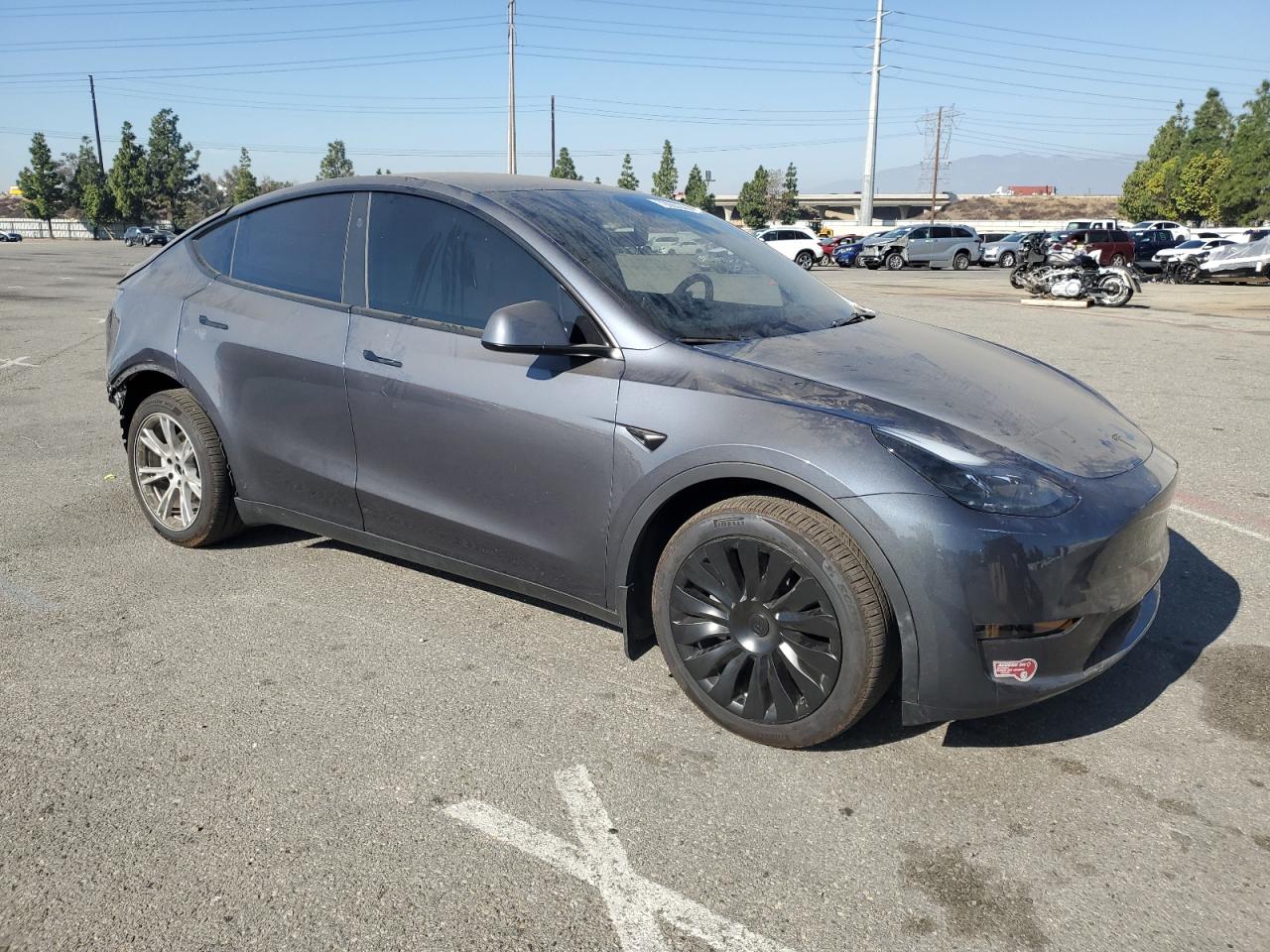 VIN 7SAYGDEEXPA172560 2023 TESLA MODEL Y no.4