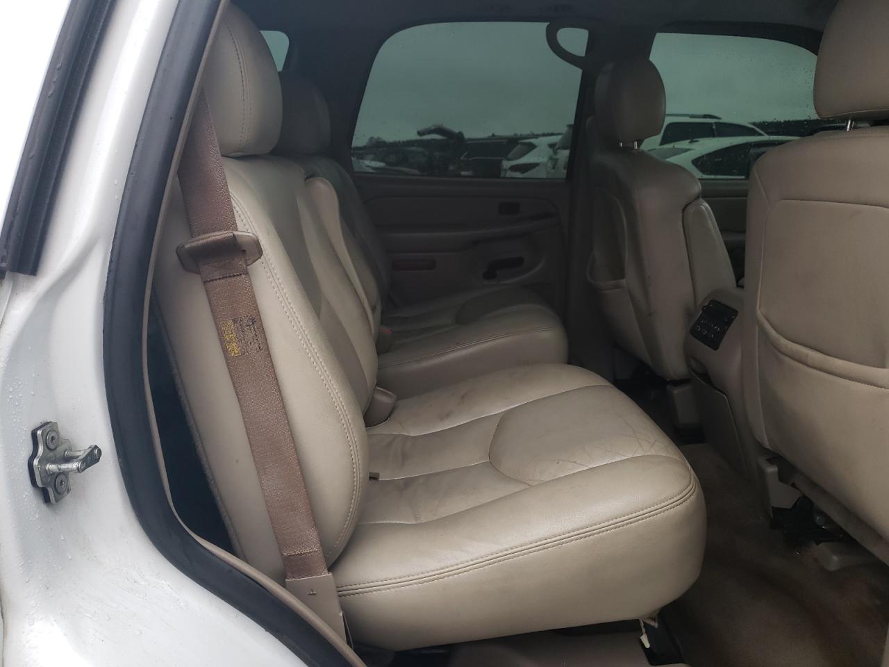 2004 Chevrolet Tahoe - Image 11